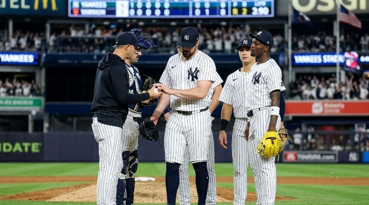 Yankees’ Collapse Explained: 5 Shocking Reasons New York Keeps Losing Games Yankees players gathering on mound