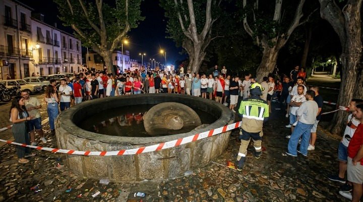 Spain World Cup Celebration Ends Tragically After Teen Dies In Fountain Collapse
